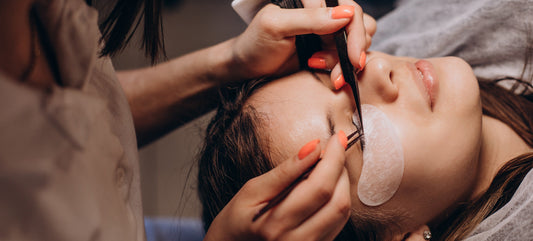 Revolucija u nadogradnji trepavica: UV Lash Light kao izdvojeni igrač na tržištu