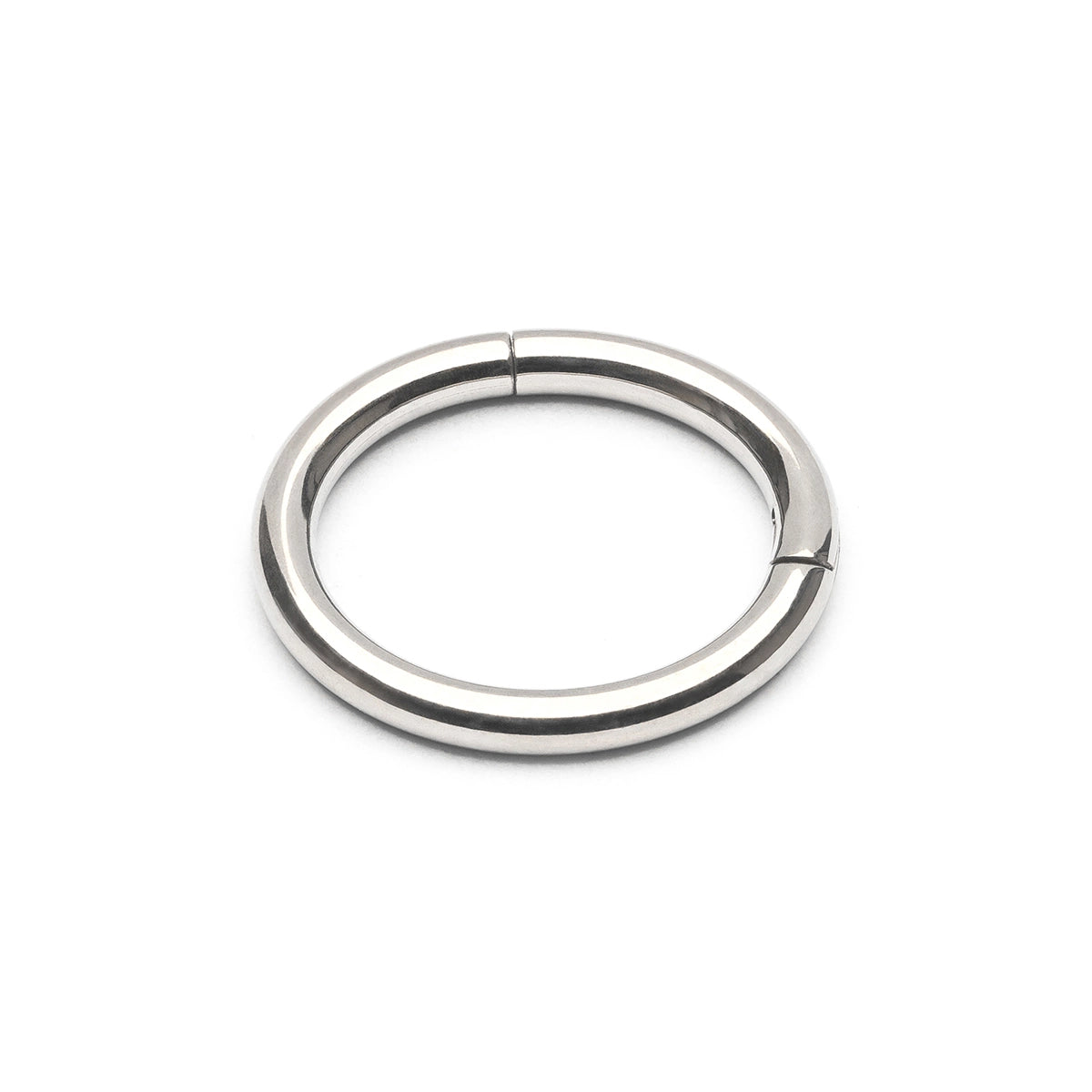 Ring srebrne boje
